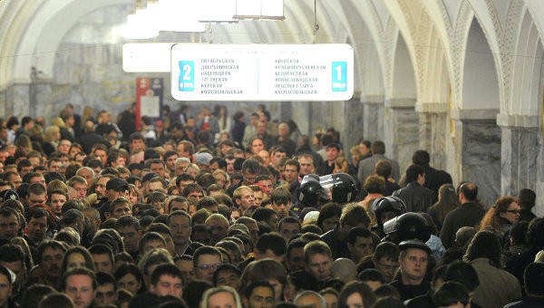 Москвичка переломала ноги из-за давки в метро