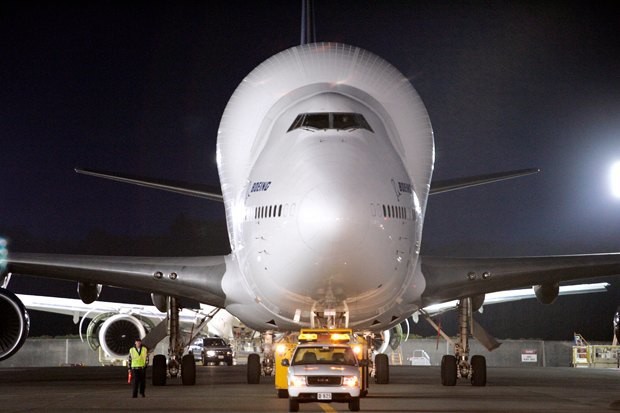 Boeing вынужден сесть в Новосибирске из-за сложностей с шасси