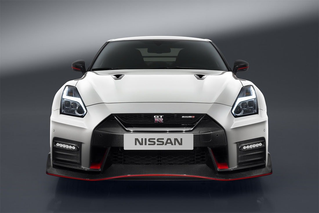 В США стартовали продажи суперпроизводительного купе Nissan GT-R 2017