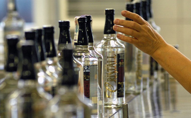 В Российской Федерации снизят цену на водку