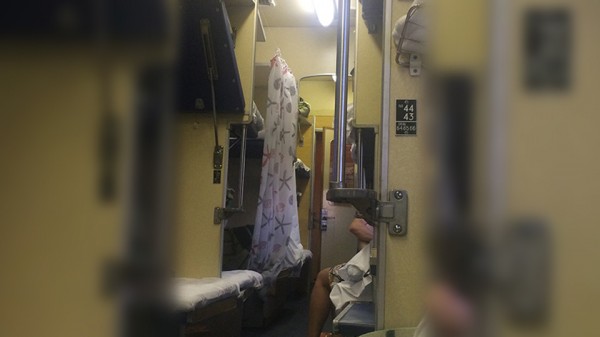 В поездке Анапа-Москва пассажиры серьёзно поскандалили из-за шторки для ванной