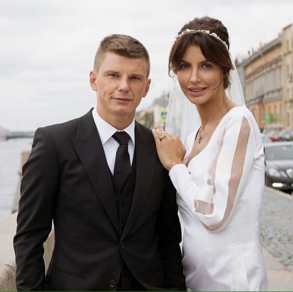 Супруга Андрея Аршавина выставила на продажу свадебное платье за 220 тысяч