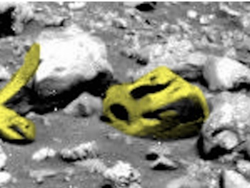 Уфологи разглядели на Марсе останки 2-х инопланетян