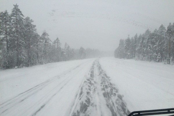 В Иркутской области из-за снегопада перекрыли дорогу «Байкал»