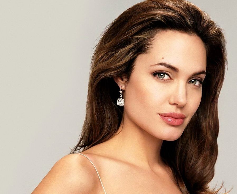 Анджелину Джоли заметили впервые после новостей о разводе с Брэдом Питтом