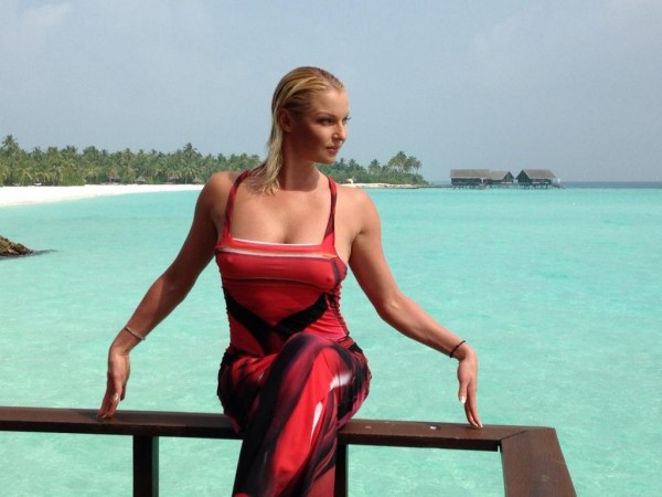 Волочкова поразила фанатов очередным откровенным фото на Мальдивском пляже