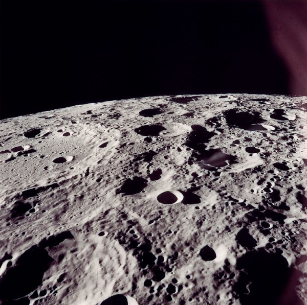 Ученые установили, как образованы «колизеи» на Луне