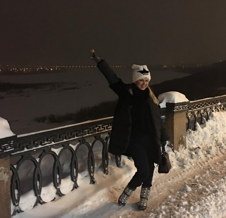 Анна Семенович прогулялась по набережной в Кемерове