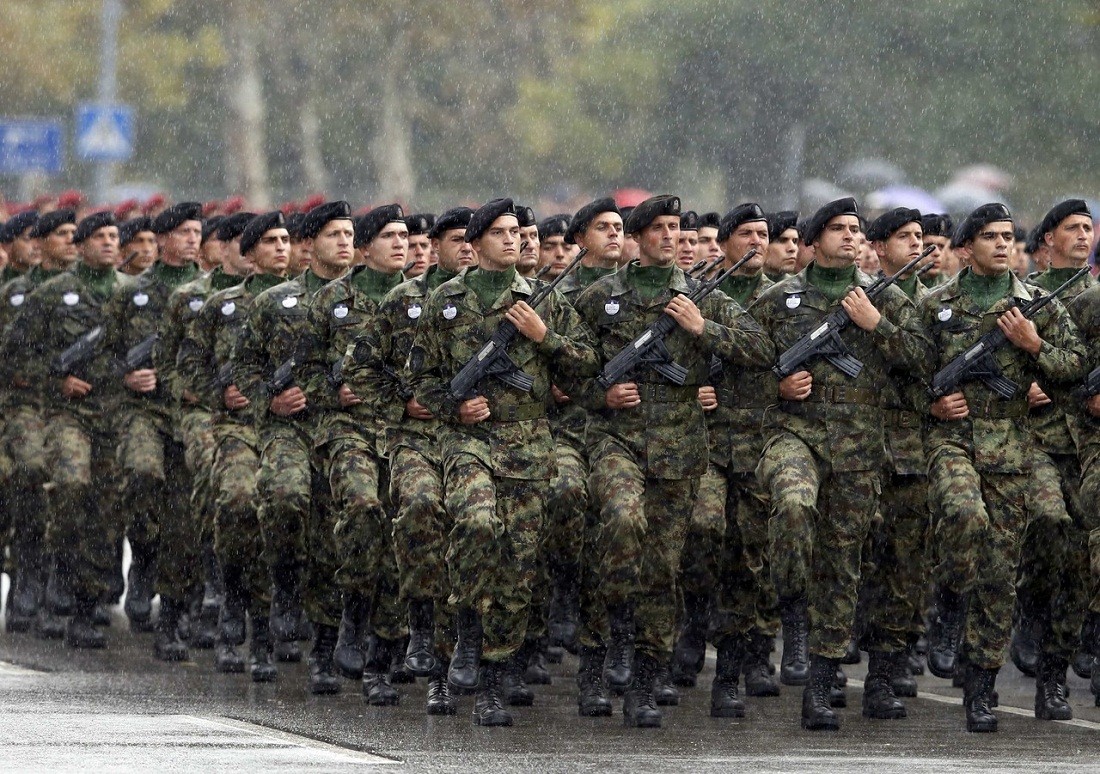 В Сербии военнослужащие устроили митинг с требованием поднять заработной платы