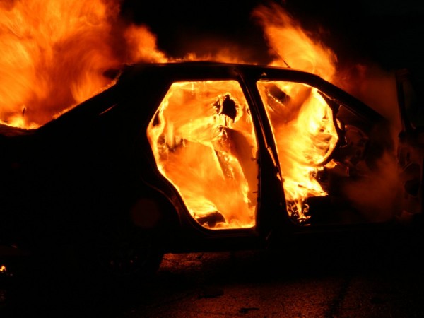 В США сотрудник ФБР погиб в загоревшемся автомобиле Tesla