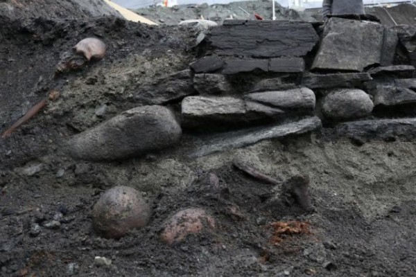 Археологи нашли алтарь, на котором хранились мощи короля викингов