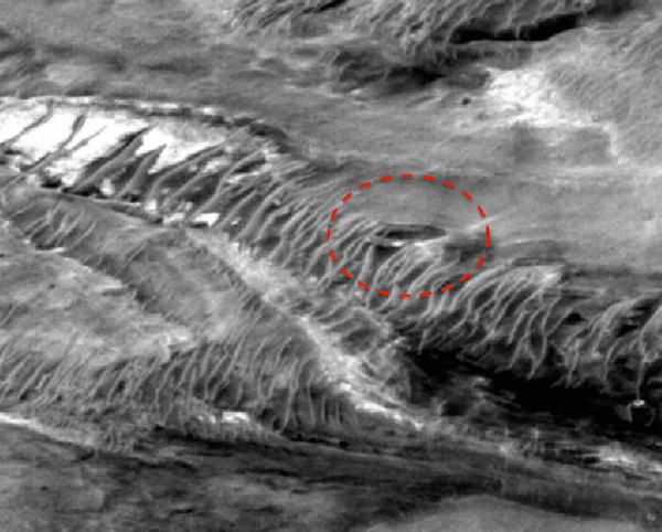 На поверхности Марса рассмотрели разбившийся корабль инопланетян