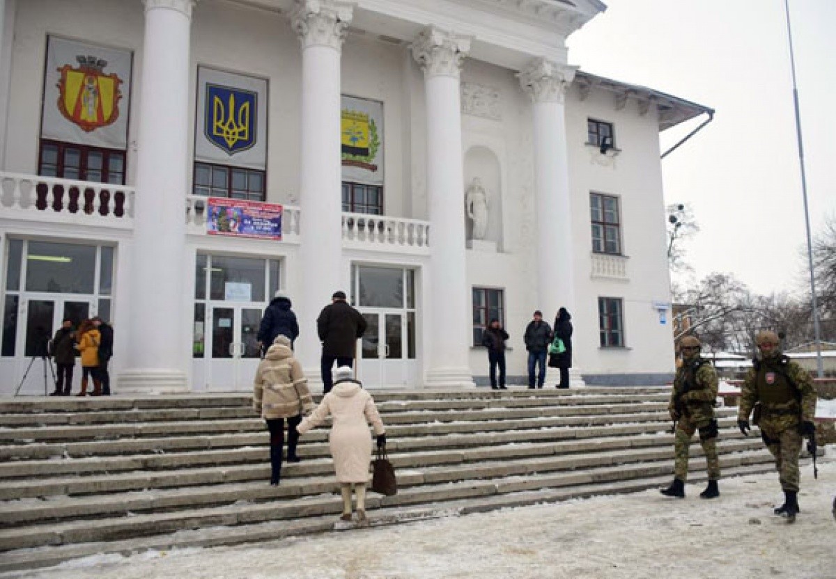 Милиция: На избирательном участке в Николаевке под Славянском появился конфликт между репортерами