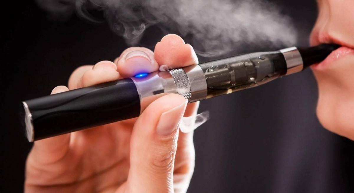Электронные сигареты приводят к болезням дёсен