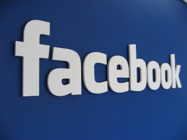 Акционеры Facebook подали в суд на Цукенберга