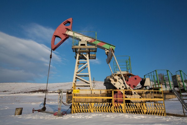 Не входящие в ОПЕК страны согласились сократить добычу нефти