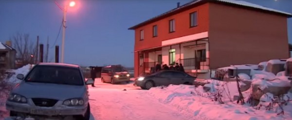 В Самарской области четверо мужчин напали на семью полицейского