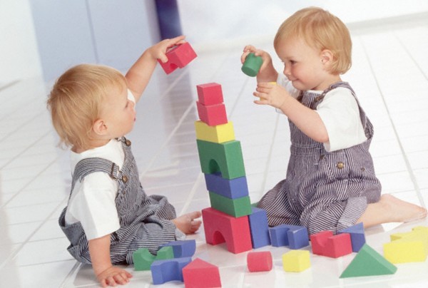 Ученые: 1,5-годовалые малыши предпочитают соответствующие их полу игрушки