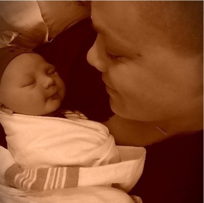 Певица Пинк опубликовала в Instagram фото новорожденного сына