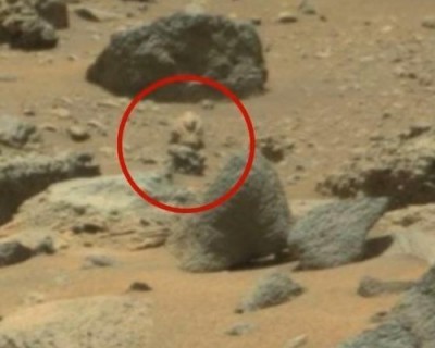 Scientists took a picture of a hunter on Curiosity