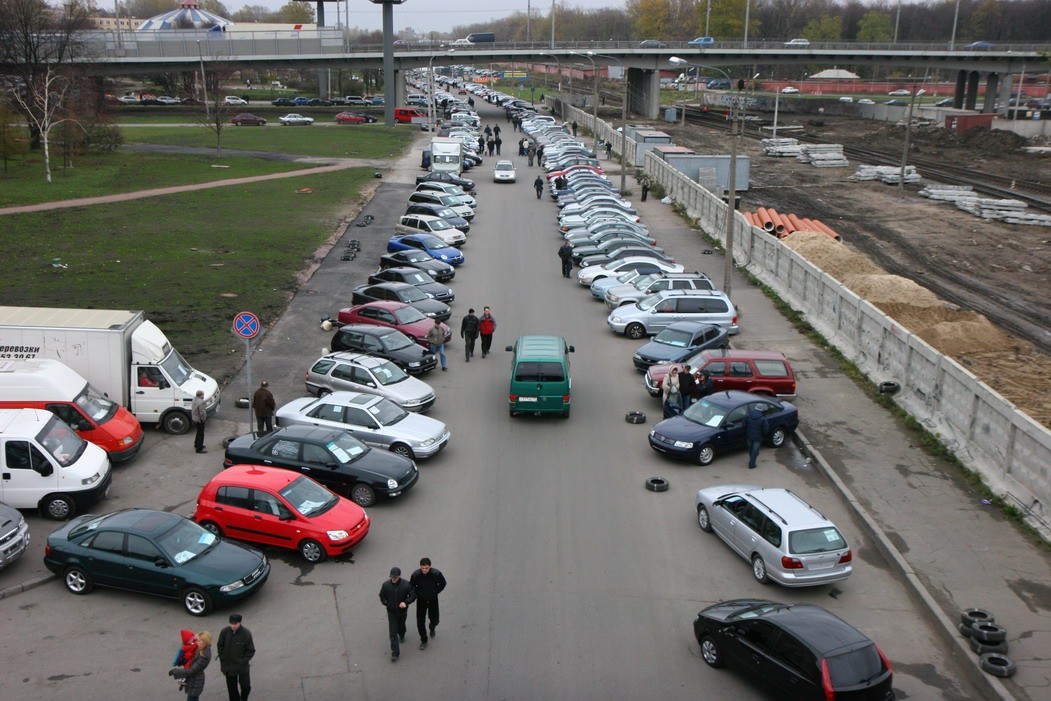 Продажи автомобилей в Петербурге упали на 20