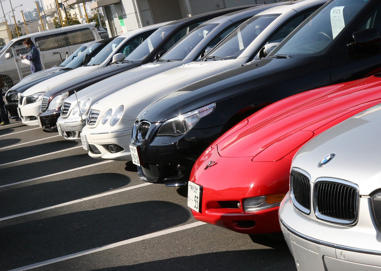 В России в ноябре цены на автомобили подняли 8 компаний