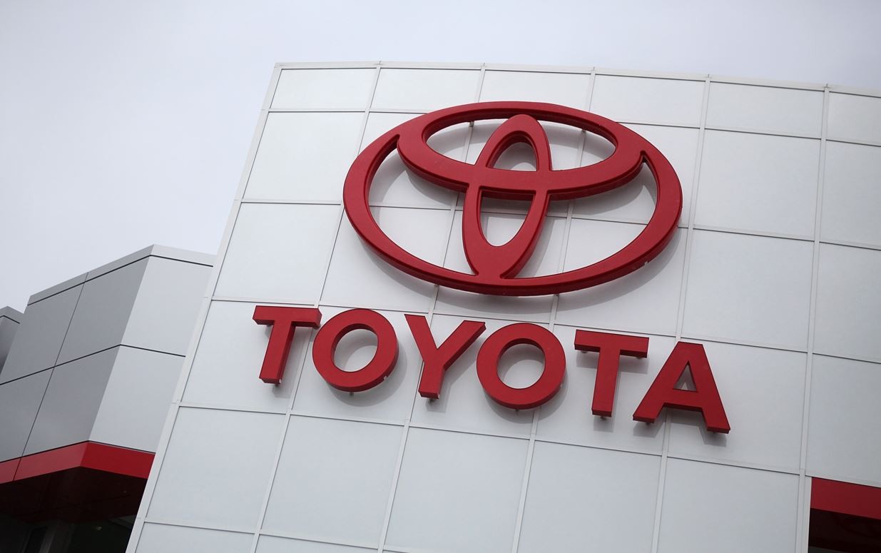 Toyota отзывает в США 320 тысяч автомобилей
