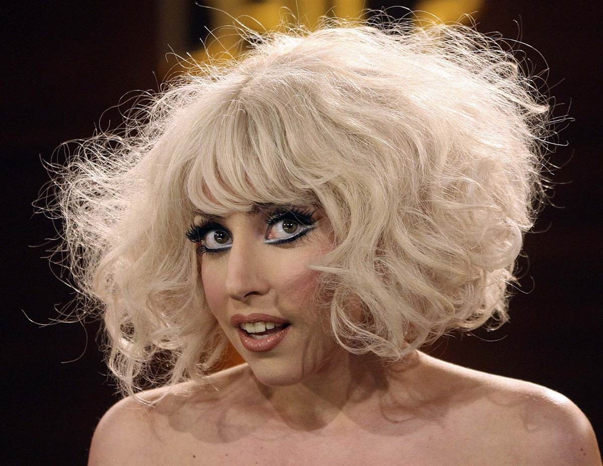 Леди Гага на церемонии вручения Грэмми исполнит песни Дэвида Боуи