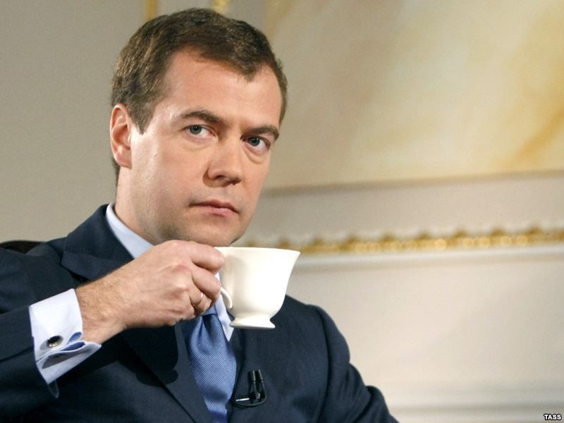 Медведев впервые в истории примет участие в дебатах