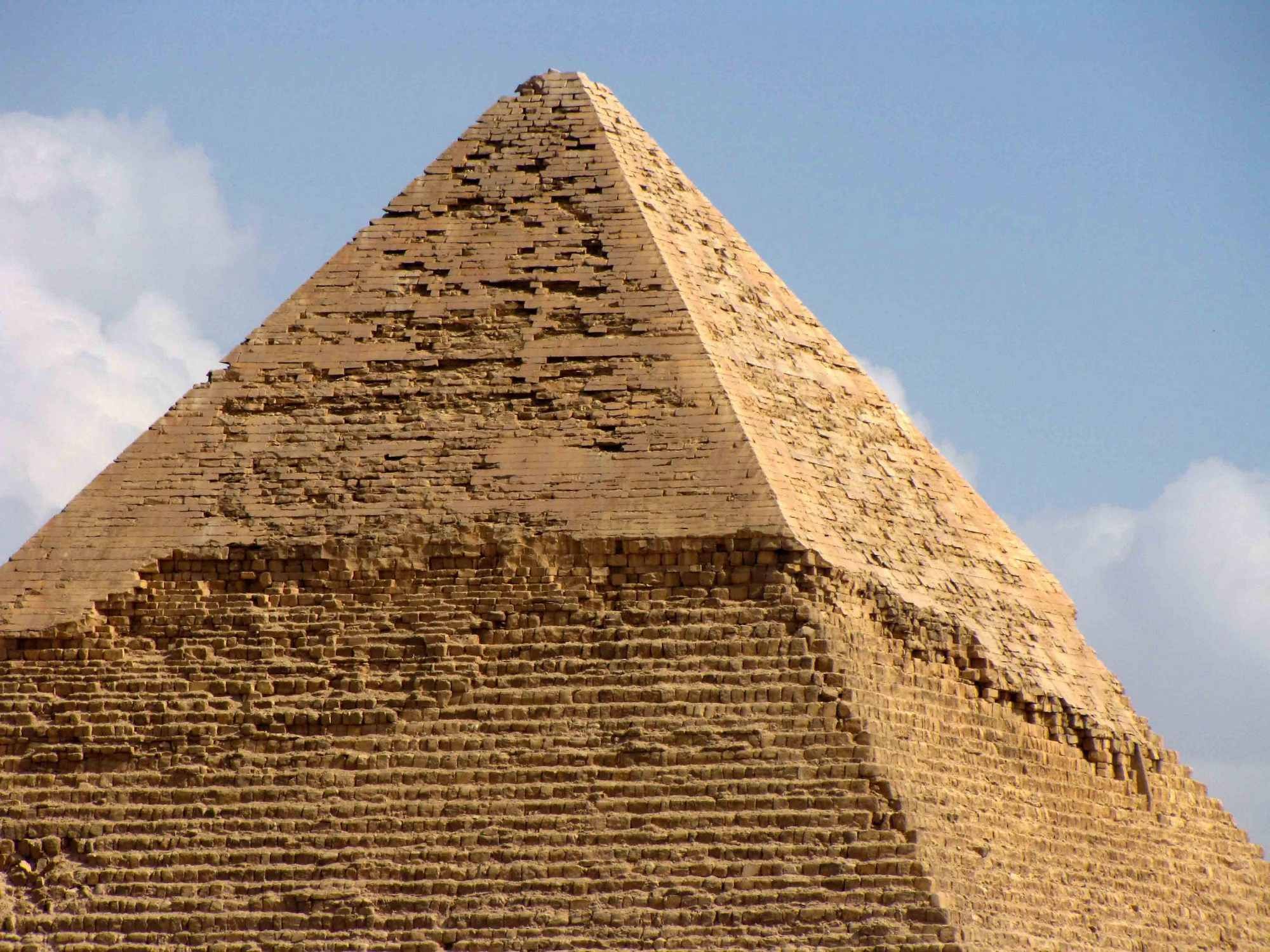 Ученые впервые изучили пирамиду при помощи космических лучей
