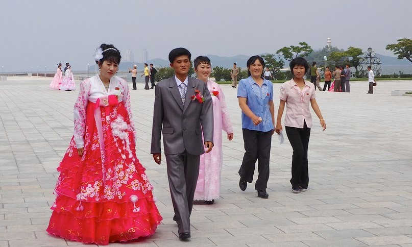 В КНДР временно запретили проводить похороны и свадьбы