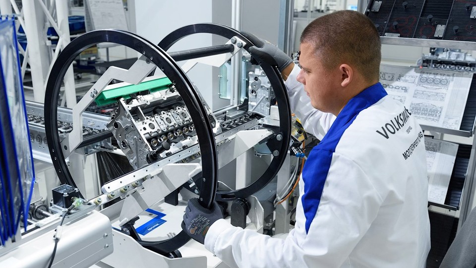 Завод Volkswagen в Калуге выпустил 100-тысячный двигатель