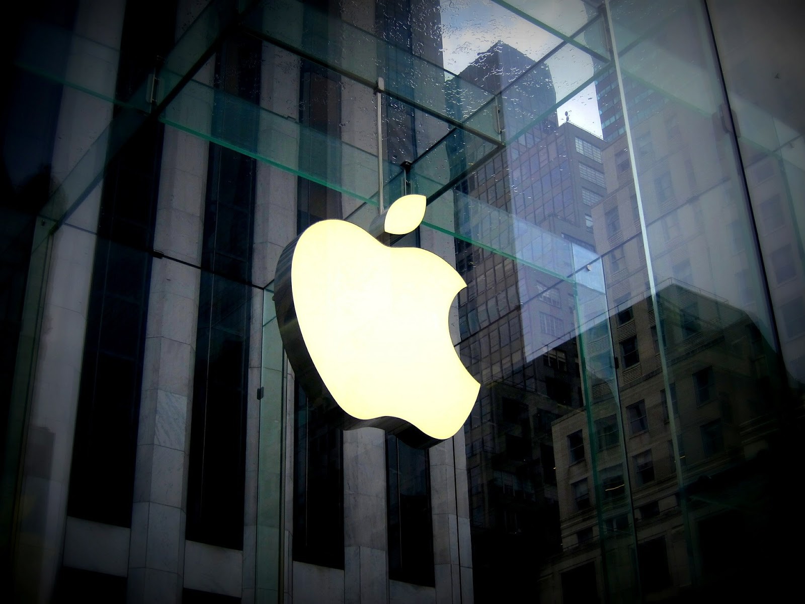 Apple сохраняет историю звонков пользователей без их ведома