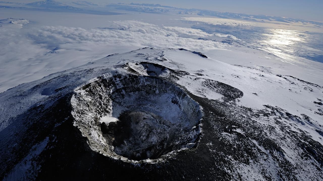 В NASA предполагают что вулкан в Антарктике может быть порталом в другой мир