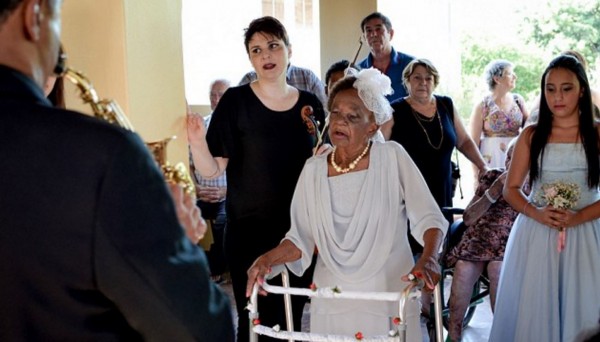106-летняя невеста из Бразилии доказала, что любви все возрасты покорны