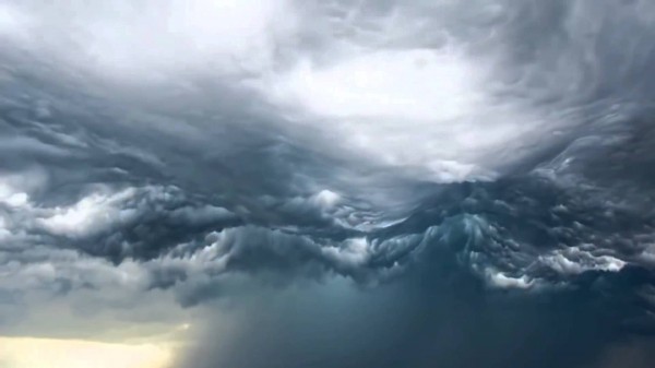 Над Новой Зеландией образовались странные облака в виде волн