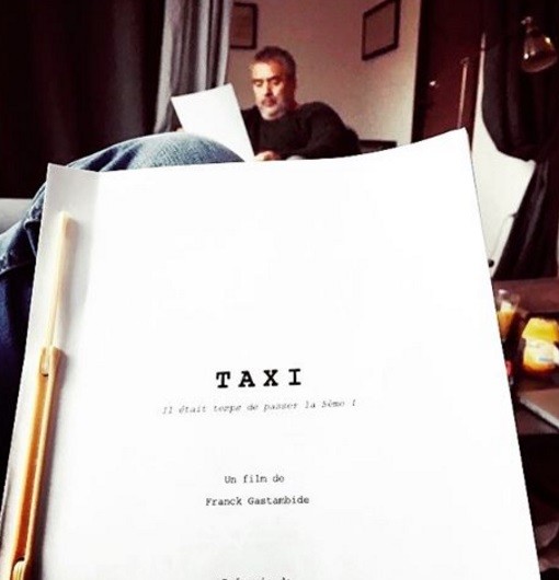 Люк Бессон выложил в Сеть снимок готового сценария «Такси 5»