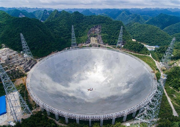 В Китае открыт для туристов крупнейший радиотелескоп в мире