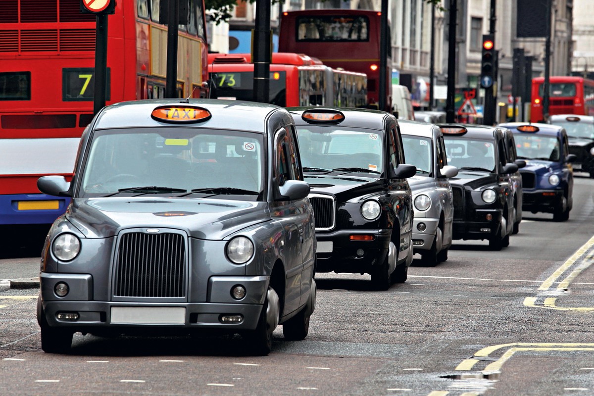 Китайский концерн Geely займется выпуском лондонских такси на новом заводе