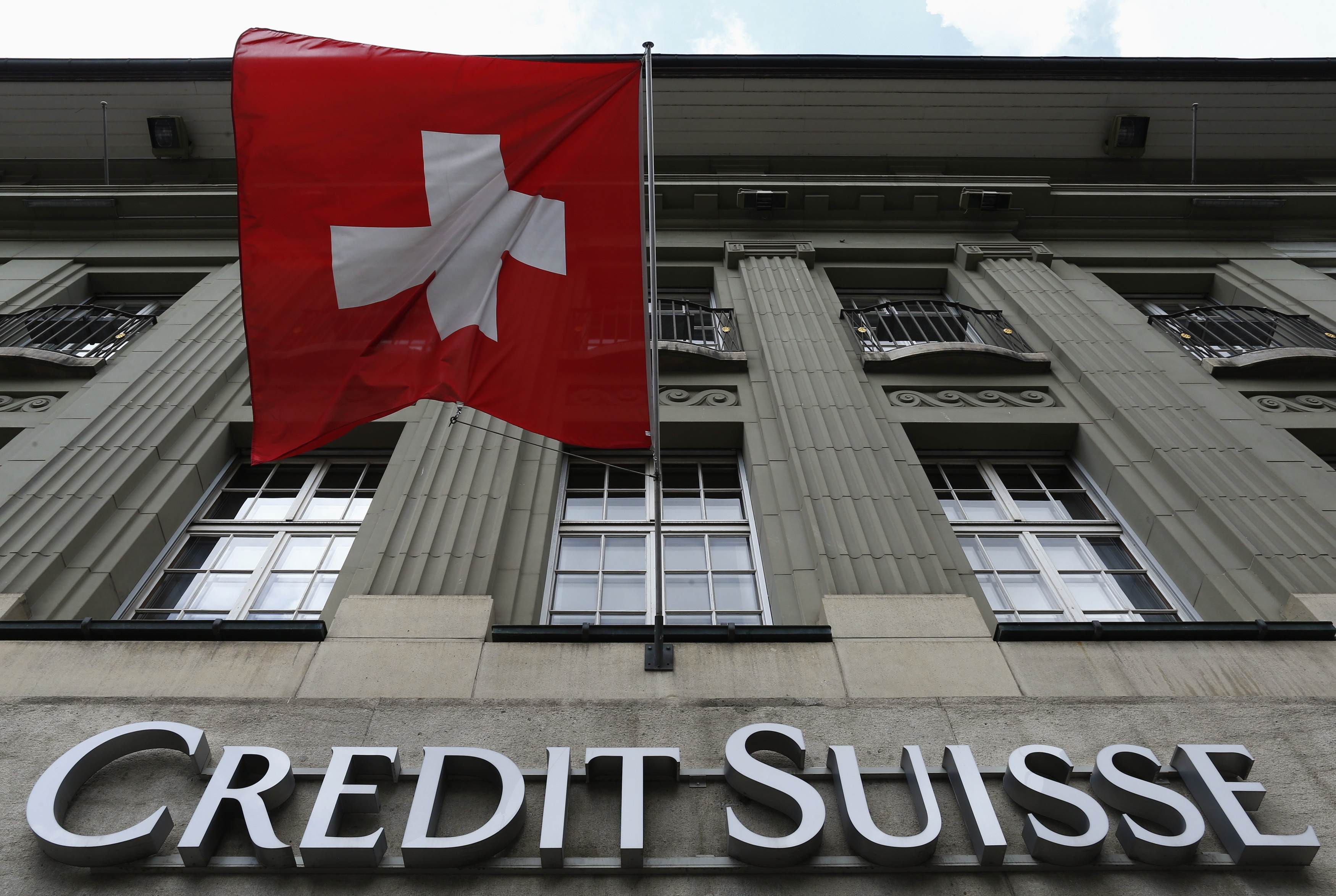 Отделения банка Credit Suisse подверглись обыскам в трех городах
