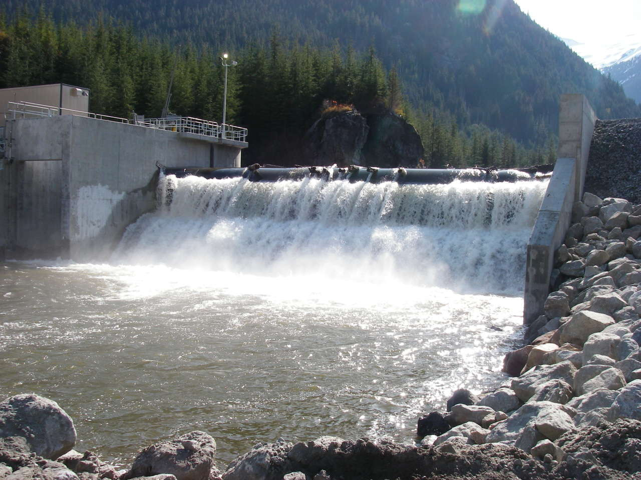 В Грузии завершено строительство крупнейшей за 50 лет ГЭС