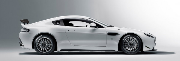 Был представлен новый спортивный автомобиль Aston Martin Race Car