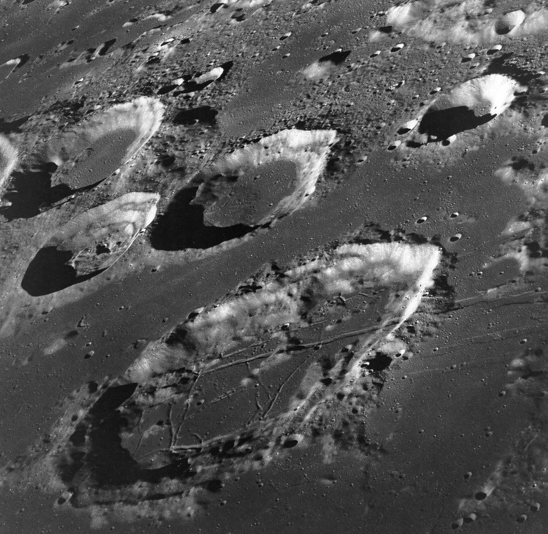 На Луне похороненные корабли пришельцев «обезоружили» НАСА