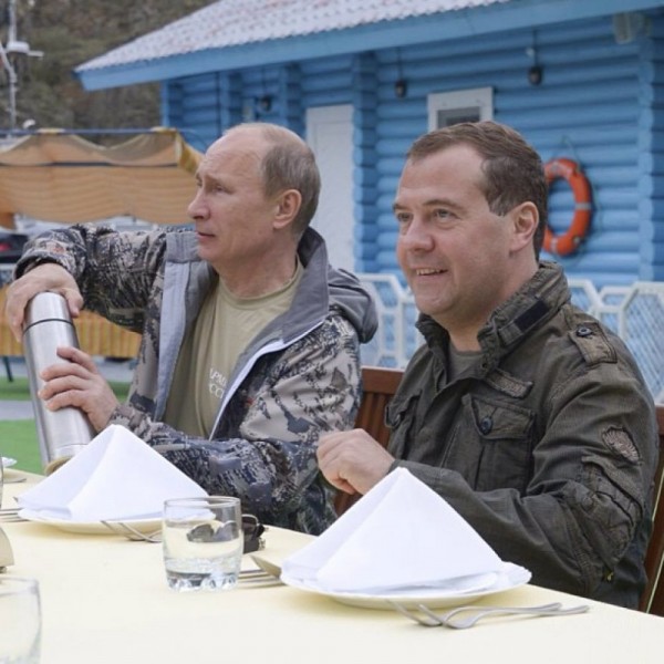 Снимки Путина с рыбалки обсуждают западные СМИ
