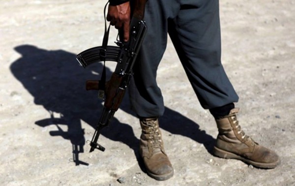 Афганский полицейский атаковал конвой НАТО