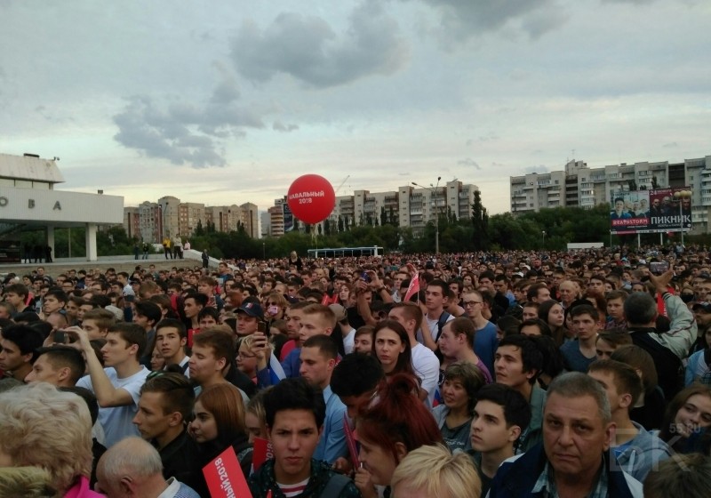 В Омске на встречу с Алексеем Навальным пришло около 4 тыс. человек