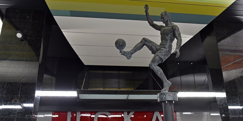 На станции метро «ЦСКА» установлены статуи баскетболиста и футболиста — С.Собянин