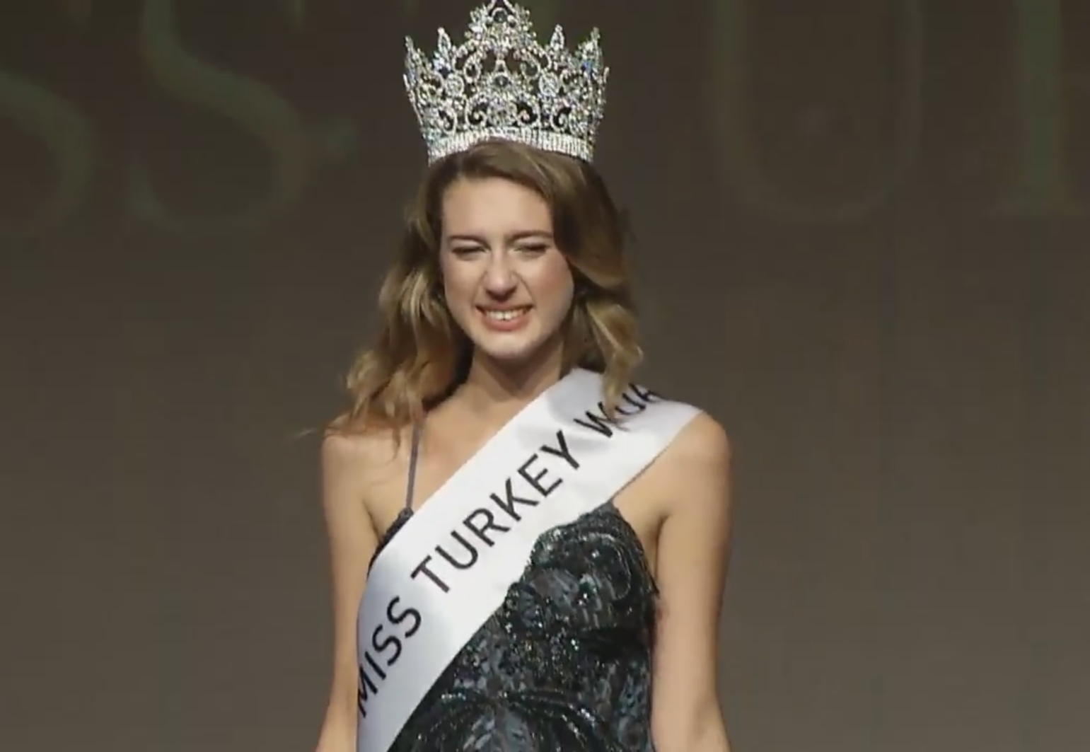 «Мисс Турция-2017» лишена титула из-за записи в социальная сеть Twitter