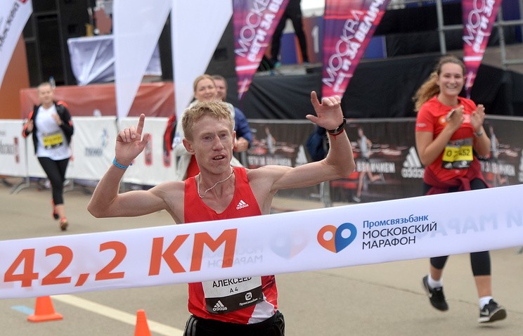 Алексеев и Трофимова выиграли Московский марафон