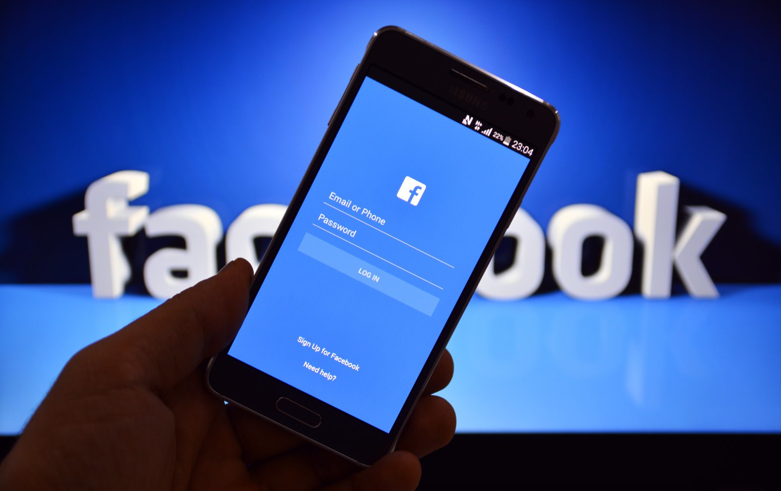В социальная сеть Facebook приступили к проведению тестирования программы распознавания лиц